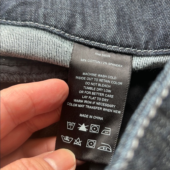 Kut from the Cloth Long Shorts, Size 4 - Picture 4 of 9